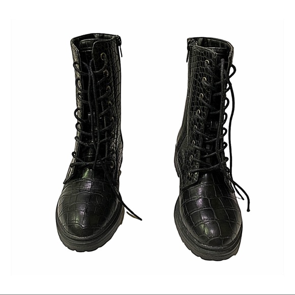 Shoe Dazzle Boots NEW Utilitarian Combat Boot ‘TRIS’ Black Croc Textured Size 6 - Picture 8 of 9